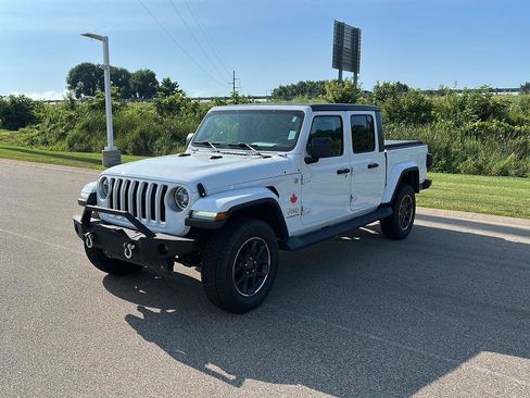 Used 2020 Jeep Gladiator Overland AWD/4WD image 7
