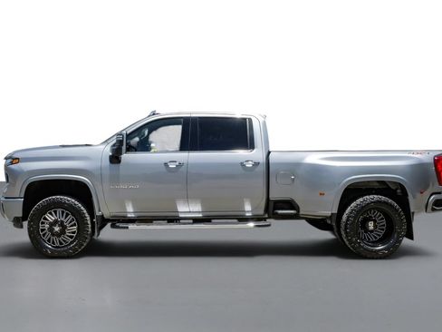 Used 2025 Chevrolet Silverado 3500 LTZ w/ LTZ Convenience Package AWD/4WD image 10
