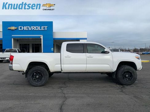 Used 2016 Toyota Tacoma SR5 image 8