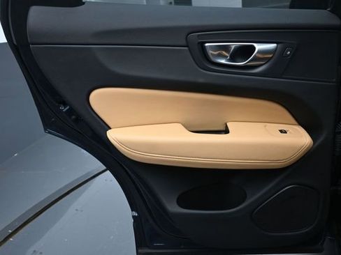 Used 2023 Volvo XC60 B5 Ultimate w/ Climate Package AWD/4WD image 23
