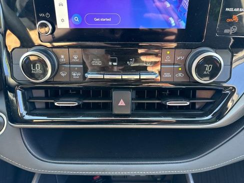 Used 2024 Toyota Highlander LE AWD/4WD image 30