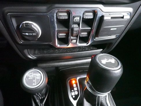 Used 2022 Jeep Wrangler Unlimited Sahara AWD/4WD image 14