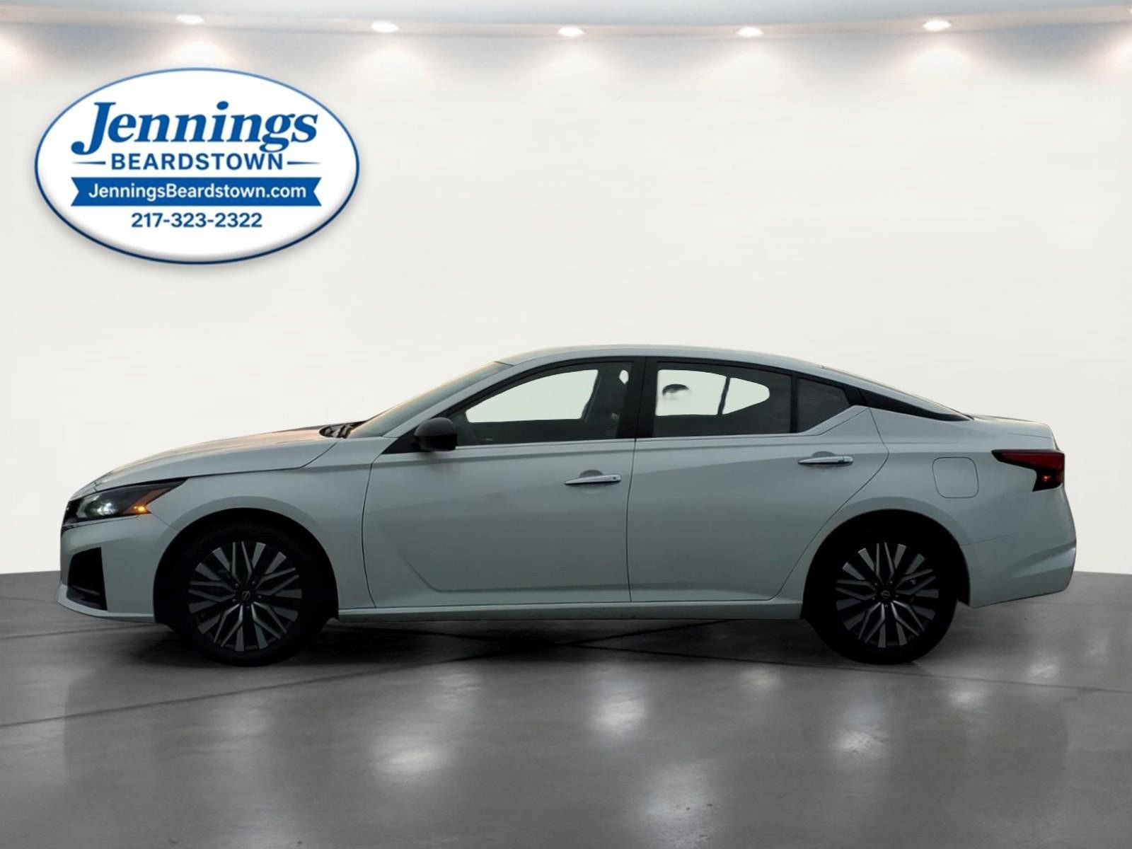 Used 2025 Nissan Altima 2.5 SV FWD image 2