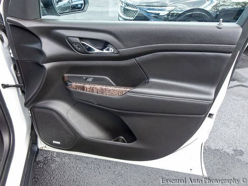Used 2023 GMC Acadia Denali w/ Denali Technology Package FWD image 25