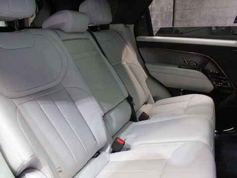 Used 2025 Land Rover Range Rover Sport SE AWD/4WD image 46