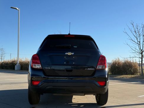 Certified 2022 Chevrolet Trax LS w/ Tint and Cruise Package image 8