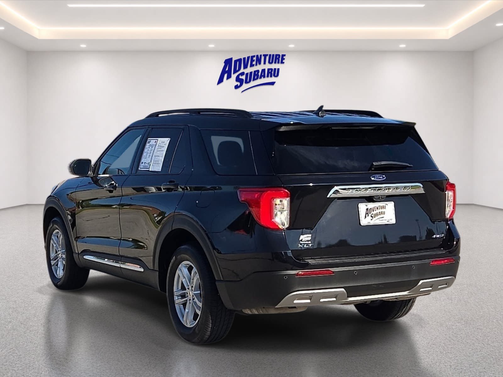 Used 2023 Ford Explorer XLT w/ Equipment Group 202A AWD/4WD image 5