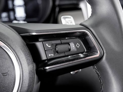 Used 2025 Porsche Macan image 15