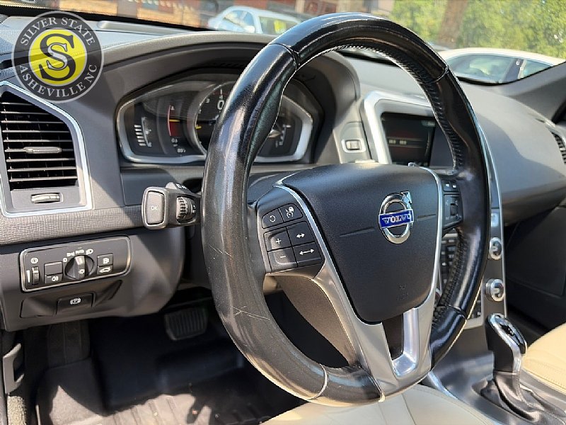 Used 2015 Volvo XC60 T6 Platinum FWD image 22
