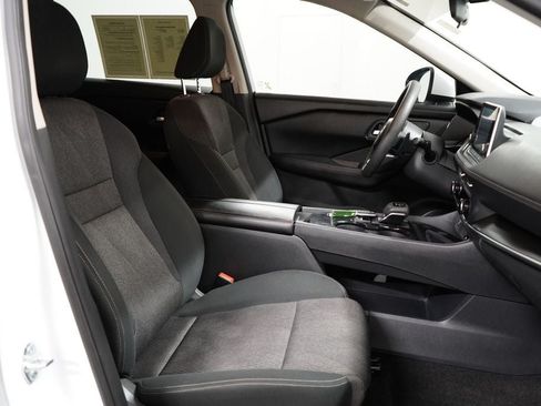 Used 2024 Nissan Rogue SV FWD image 30