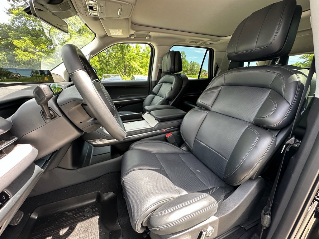 New 2025 Lincoln Navigator Reserve AWD/4WD image 17