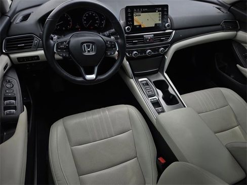 Used 2018 Honda Accord Touring image 16
