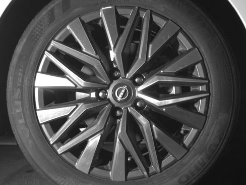 Used 2025 Nissan Altima 2.5 SV image 13