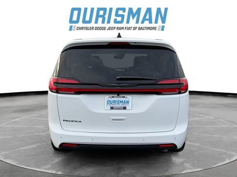 New 2026 Chrysler Pacifica Select image 5
