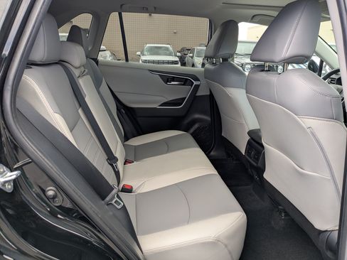 Used 2020 Toyota RAV4 XLE Premium w/ All Weather Liner Package FWD image 32