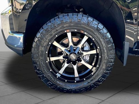 Used 2021 Chevrolet Silverado 1500 LT w/ Z71 Off-Road Package AWD/4WD image 11