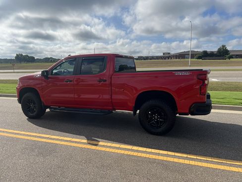 Used 2022 Chevrolet Silverado 1500 Custom Trail Boss w/ LPO, Dark Essentials Package AWD/4WD image 9