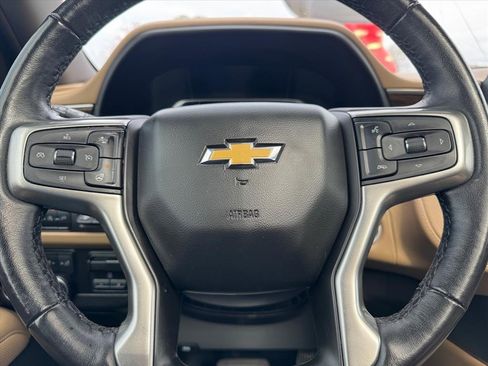 Used 2021 Chevrolet Suburban Premier w/ Premium Package image 21