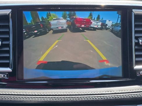 Used 2023 Chrysler Pacifica Limited FWD image 32