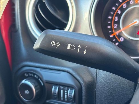 Used 2018 Jeep Wrangler Unlimited Sahara image 28