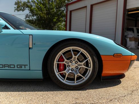 Used 2006 Ford GT RWD image 21