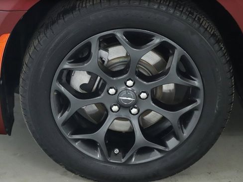 Used 2022 Chrysler 300 Touring w/ Sport Appearance Package image 35