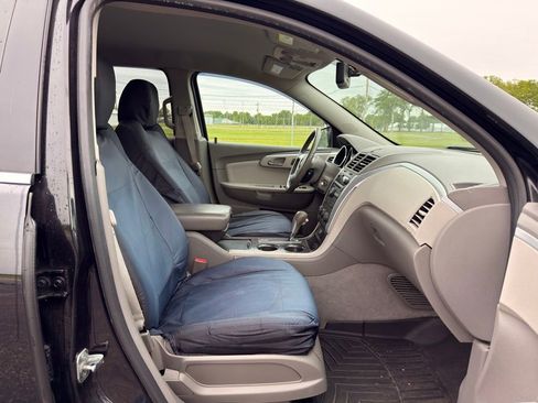 Used 2011 Chevrolet Traverse LT w/ LPO, 'HIT The Road' Package AWD/4WD image 34
