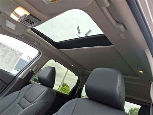 New 2025 Nissan Rogue SL w/ Tech Package image 16