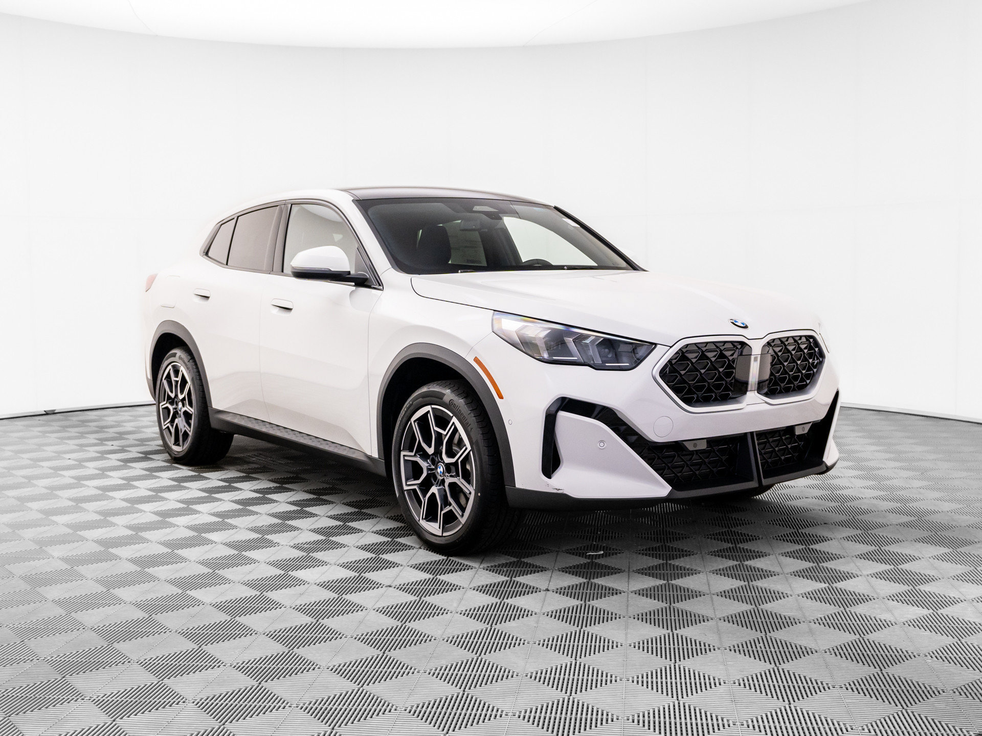 Used 2026 BMW X2 xDrive28i w/ Convenience Package AWD/4WD image 9