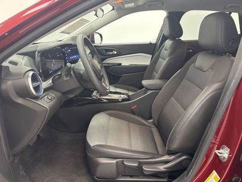 Used 2024 Chevrolet Trax LT FWD image 23