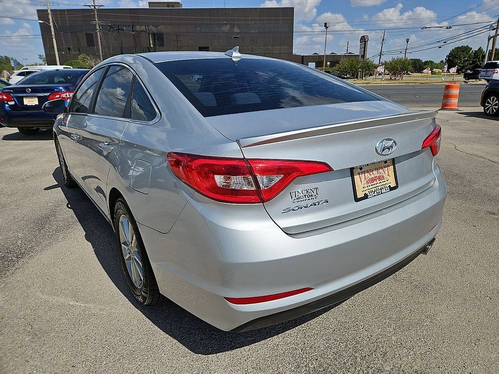 Used 2017 Hyundai Sonata SE FWD image 5