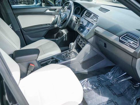 Used 2020 Volkswagen Tiguan SE R-Line FWD image 15