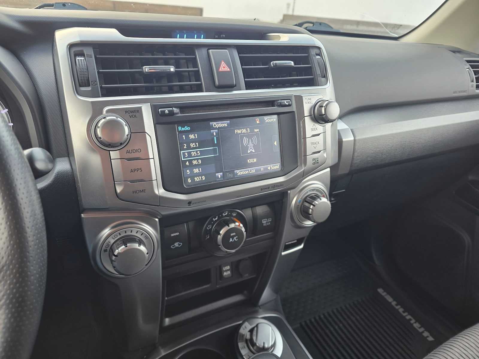 Used 2018 Toyota 4Runner SR5 AWD/4WD image 24