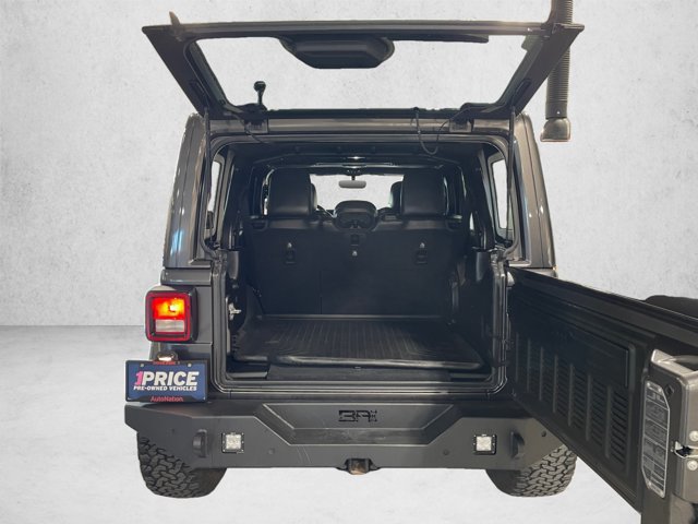 Used 2018 Jeep Wrangler Unlimited Sahara AWD/4WD image 6