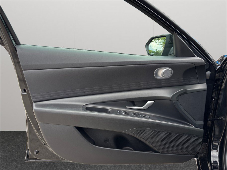 Used 2023 Hyundai Elantra SEL FWD image 18
