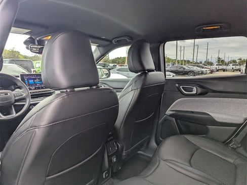 Used 2024 Jeep Compass Latitude image 19