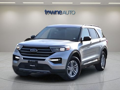 Used 2022 Ford Explorer XLT w/ Equipment Group 202A AWD/4WD image 3