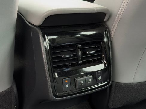 Certified 2019 Toyota Avalon Limited w/ Advanced Safety Package image 37