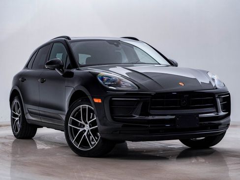 Certified 2025 Porsche Macan image 8