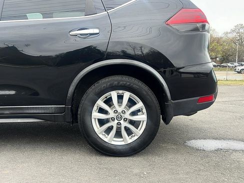 Used 2018 Nissan Rogue SV image 22