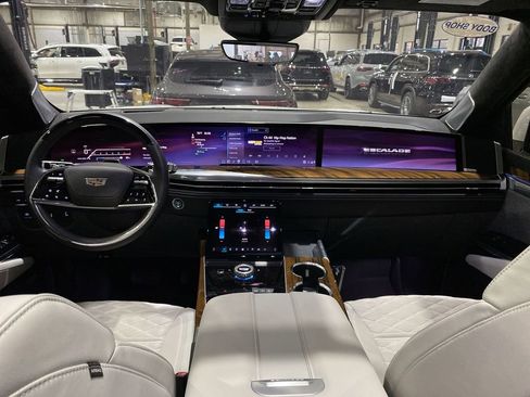 Used 2025 Cadillac Escalade Sport Platinum w/ LPO, Floor Liner Package image 2