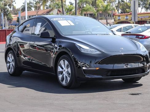Used 2023 Tesla Model Y Long Range AWD/4WD image 3