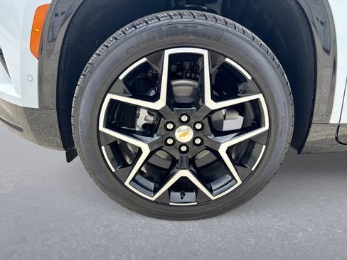 Used 2026 Chevrolet Traverse High Country w/ LPO, Floor Liner Package AWD/4WD image 10