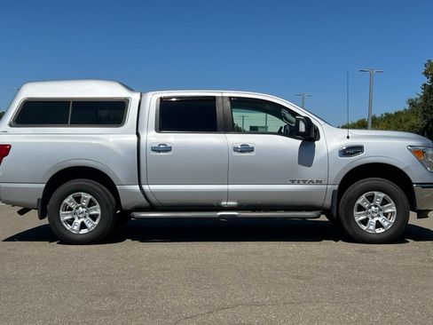 Used 2017 Nissan Titan SV AWD/4WD image 3