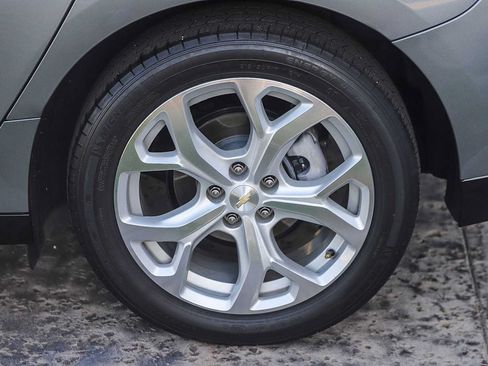 Used 2018 Chevrolet Volt Premier w/ Driver Confidence Package FWD image 11