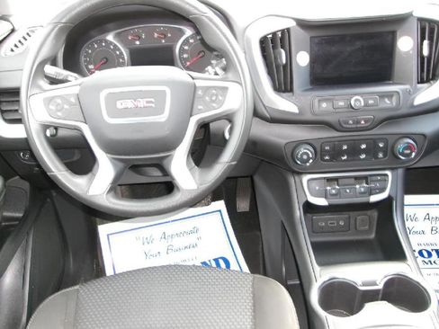 Used 2024 GMC Terrain SLE image 12