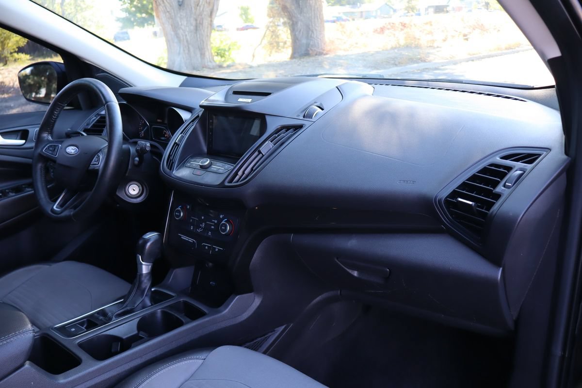 Used 2017 Ford Escape SE w/ Equipment Group 201A AWD/4WD image 17