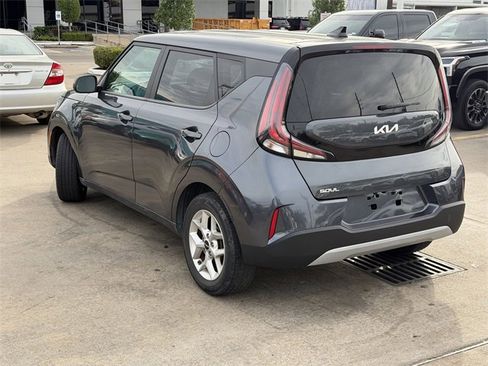 Used 2023 Kia Soul LX w/ LX Technology Package image 7
