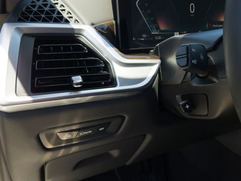 Used 2024 BMW X5 xDrive40i w/ Premium Package AWD/4WD image 16