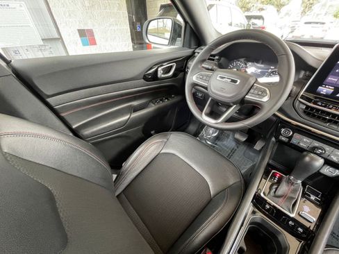 Used 2025 Jeep Compass Trailhawk image 34